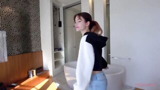 18 Years Old She Was A Slender Beautiful Girl – Liz Ocean